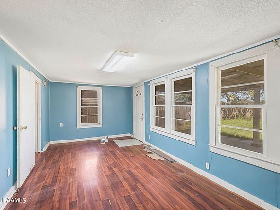 2nd image of 305 Jeanette St