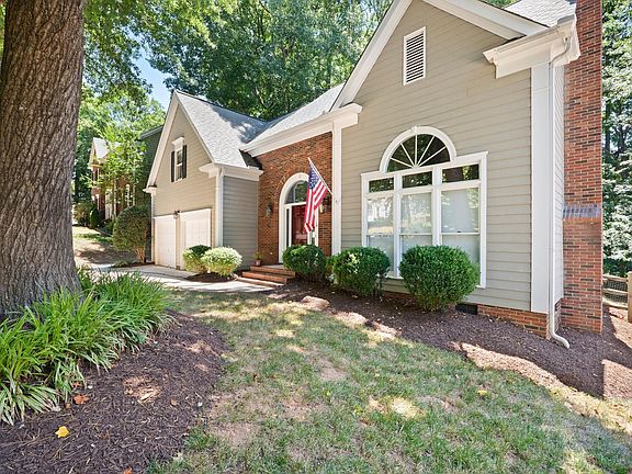 3rd image of 14923 Chilgrove Ln
