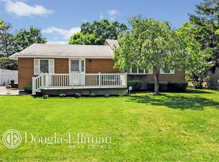 8 Forrest Ave, Medford, NY 11763