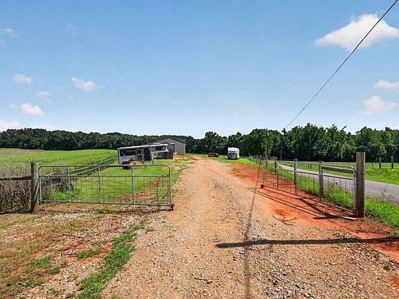4th image of 620 Roberts Cemetery Rd