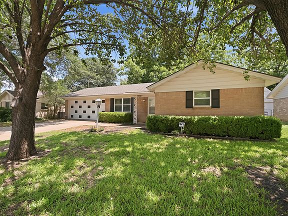 3rd image of 501 Simmons Dr