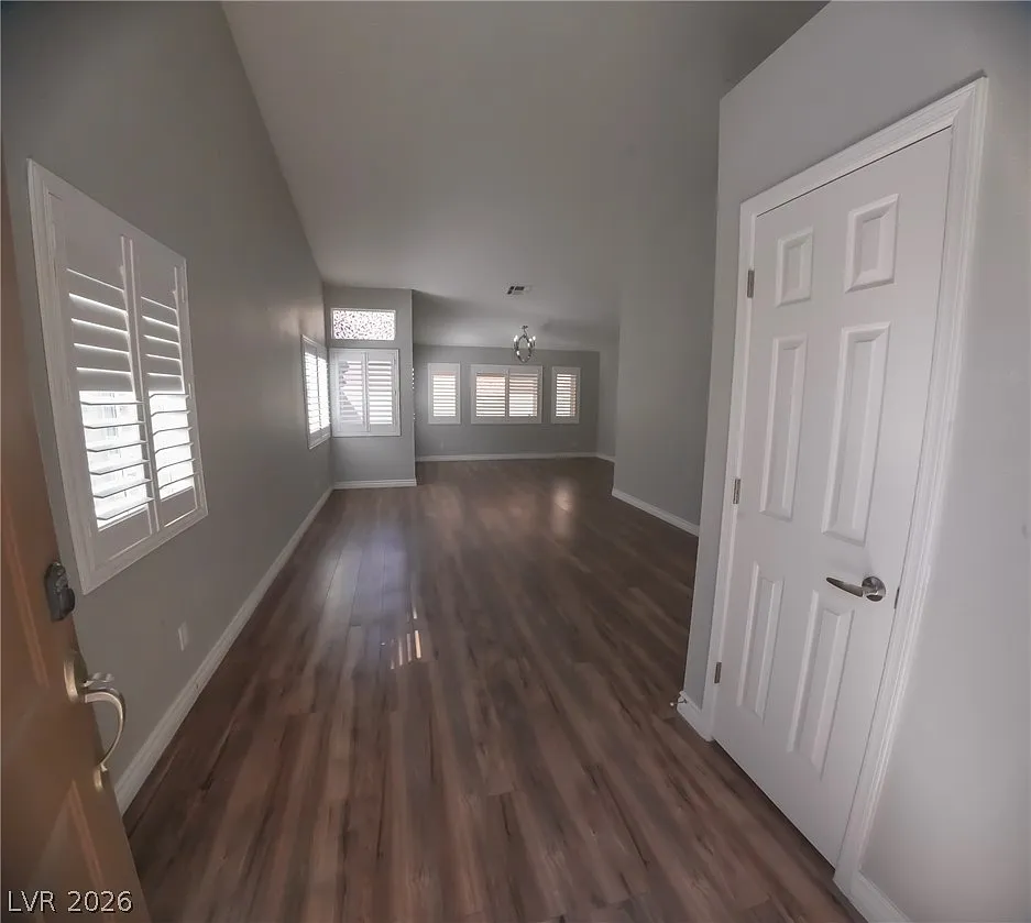 3 bed, 2.0 bath, 1957 sqft, $2,400 — Photo 4