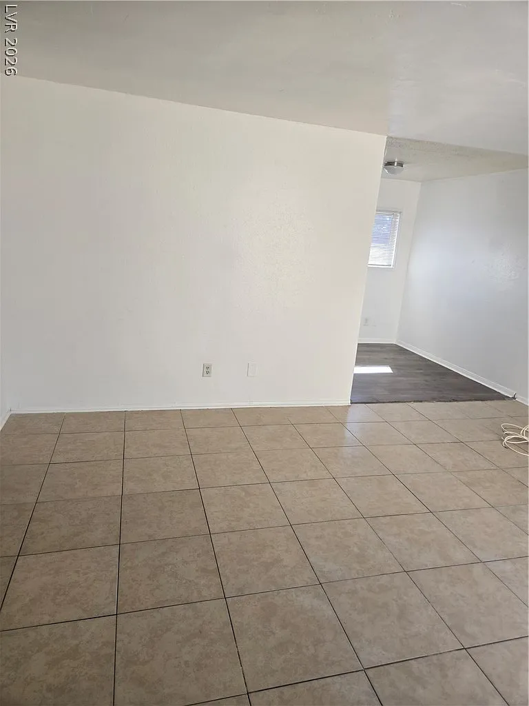 2 bed, 2.0 bath, 3336 sqft, $1,250 — Photo 2