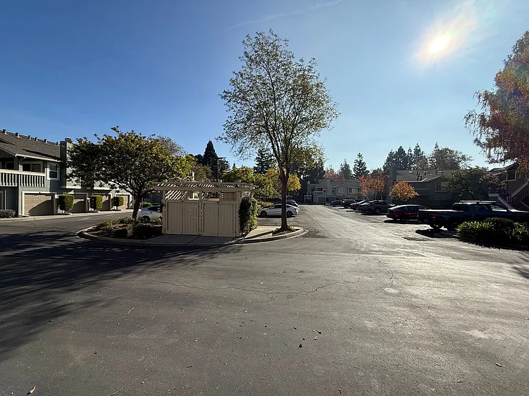 4933 Conway Ter — Photo 10