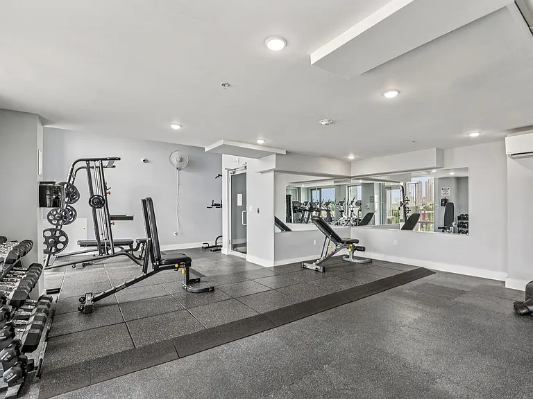 460 Grand — Photo 33