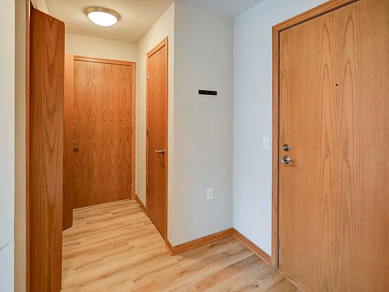 Fairhaven Court Apartments — Photo 36