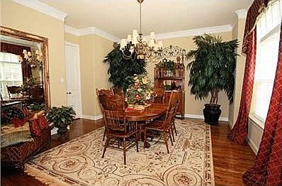 3rd image of 2613 Beverly Dr