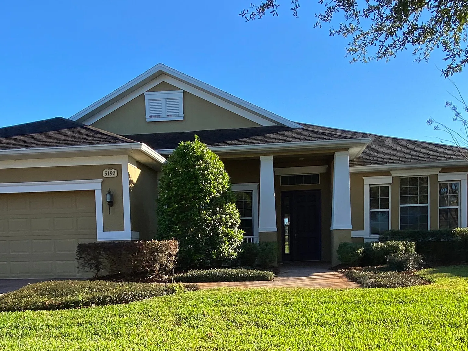 3 bed, 2292 sqft, $3,200 — Photo 3