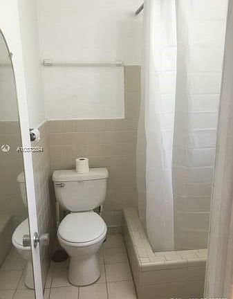 4th image of 305 NE 2nd Ave #1