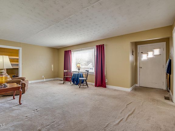 3rd image of 1552 Kenmore Dr
