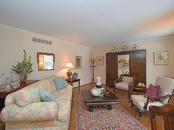 3rd image of 2871 Deerhaven Dr