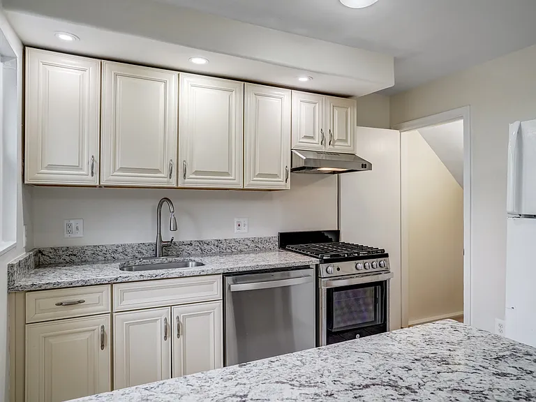 3113 S Fox St — Photo 5