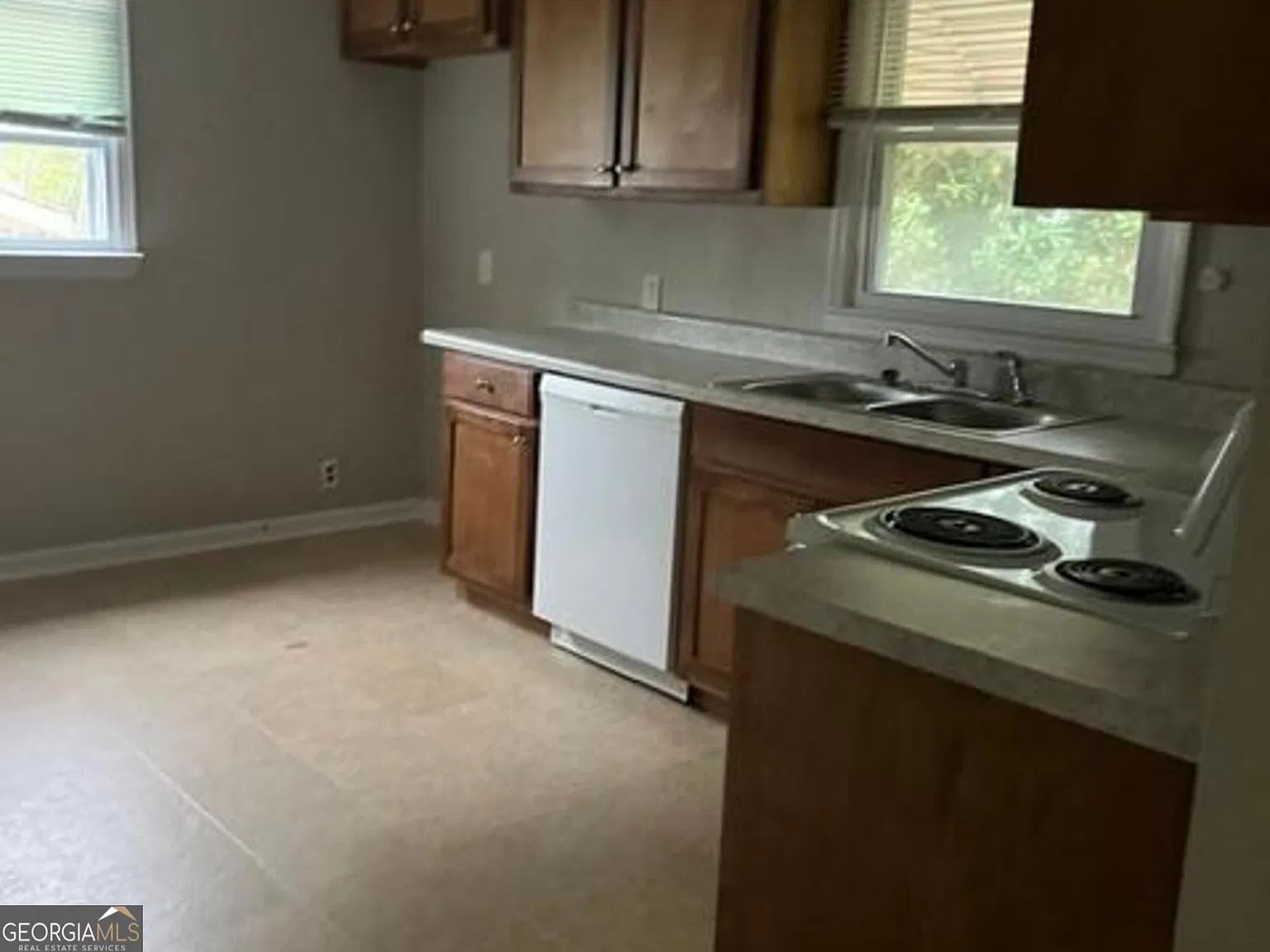 3 bed, 1.5 bath, 1165 sqft, $1,100 — Photo 4