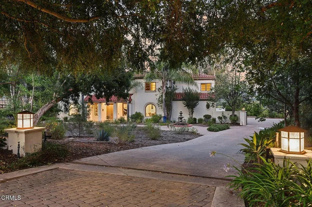 5 bed, 5.0 bath, 4776 sqft, $10,000 — Photo 1