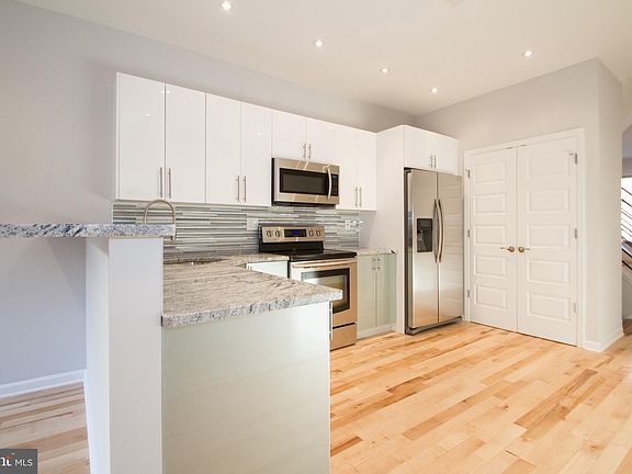 4th image of 2064 E Susquehanna Ave