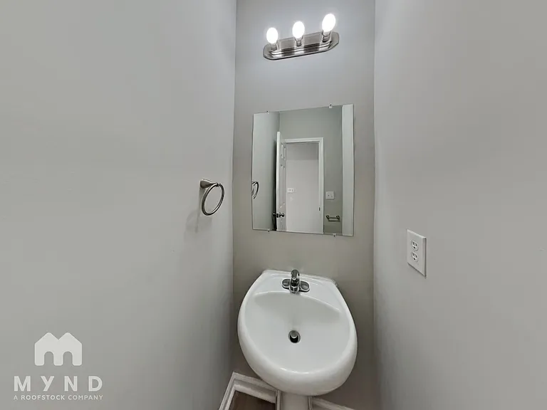 2250 Village Green Dr — Photo 22