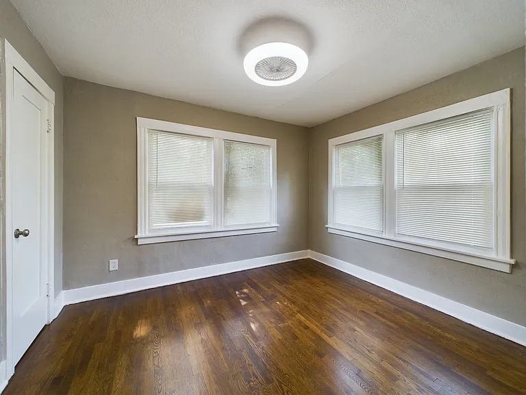 4205 Kenwood Ave — Photo 13