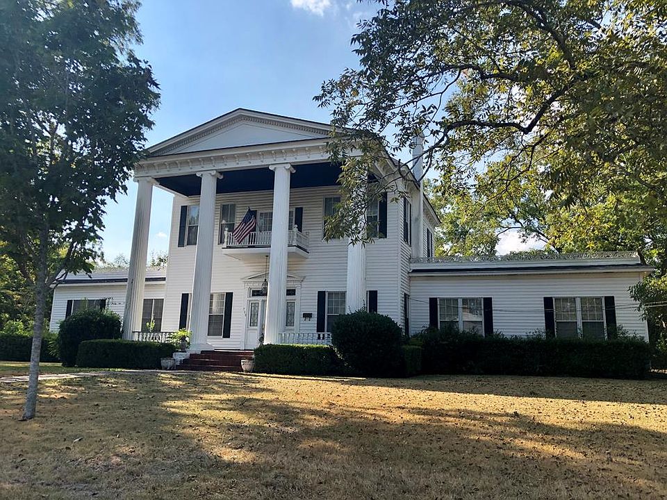 1st image of 703 S Dogwood Dr