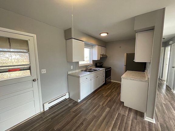 4th image of 7 Hillview Ter Unit A