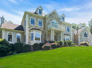 4 Peach Tree Ln, Chester, NJ 07930