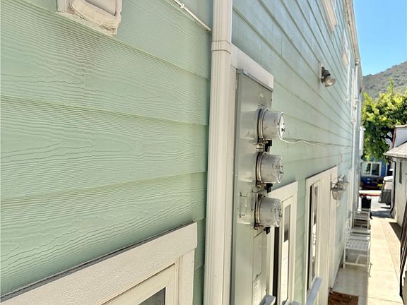 4th image of 359 Sumner Ave