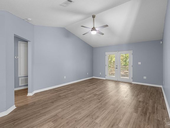 3rd image of 130 Calvert Oaks Dr