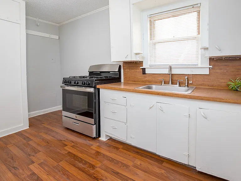 2415 N Linn Ave — Photo 9
