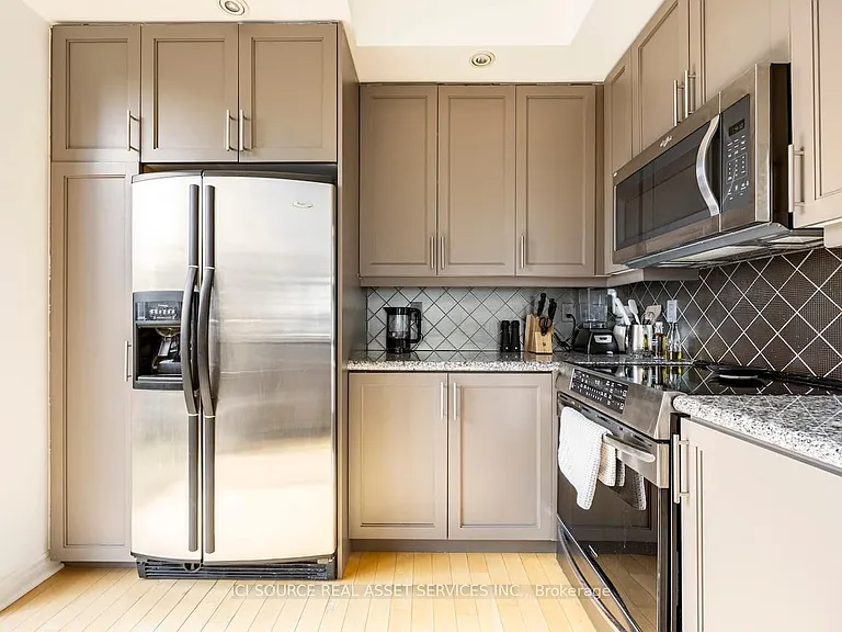 250 Wellington St W #Penthouse 40 — Photo 9