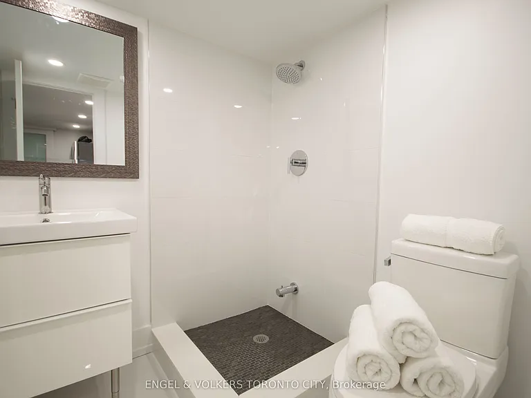 173 Carlton St #1 — Photo 4