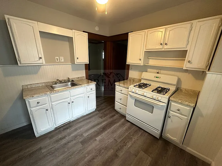 4545 Fairmount Ave — Photo 9