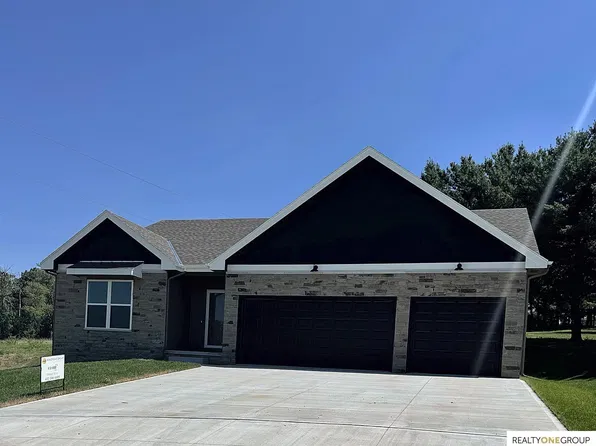 2206 Citta Cir, Cir, NE 68147