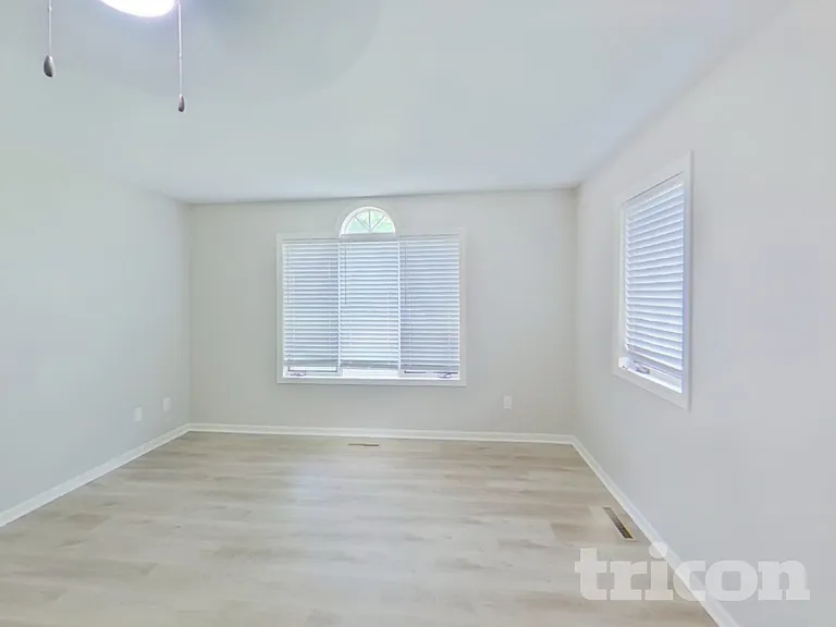 209 Greenbriar Ln — Photo 10