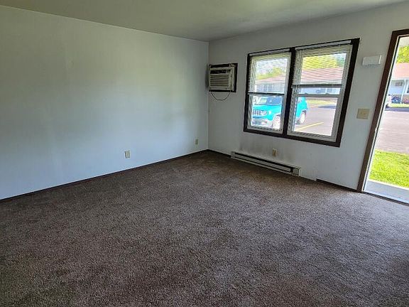 3rd image of 1012 Bratton Ave #2