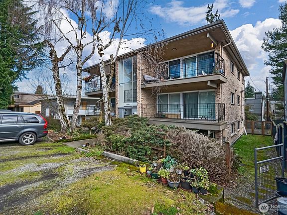3rd image of 12030 32nd Avenue NE #1-6