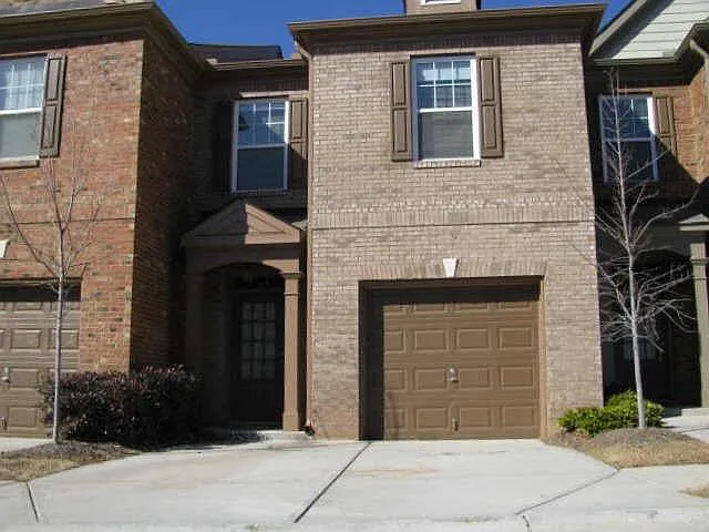 3 bed, 2.5 bath, 1818 sqft, $2,300 — Photo 2
