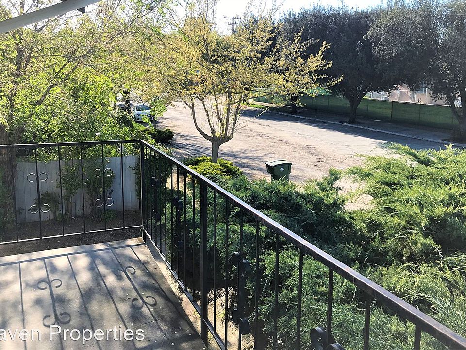 2nd image of 1545 Oak St #544