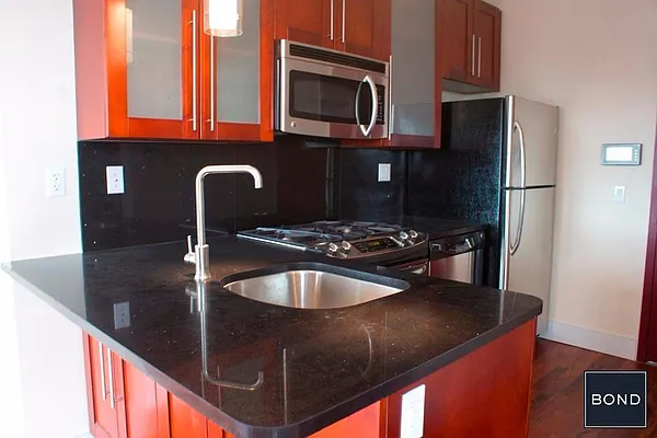 Rented by Bond New York | media 17