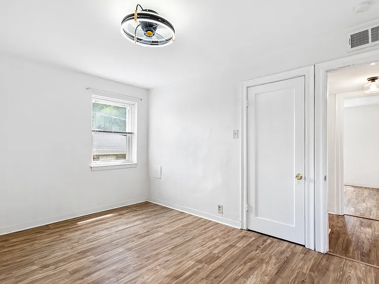 1076 Wilshire Ave — Photo 20