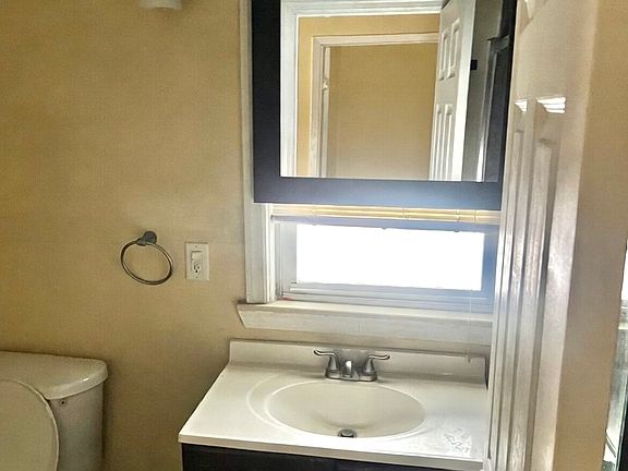 5th image of 38 Carnegie Ave APT 1