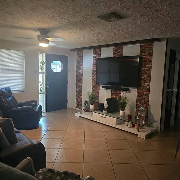 2203 Maureen Dr — Photo 6