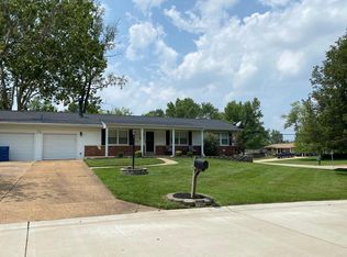 303 Surf Ct, Ballwin, MO 63021