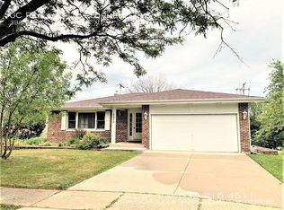 2075 Newport Cir, Hanover Park, IL 60133