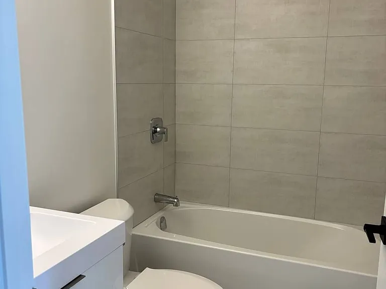 33 Erie Ave #812 — Photo 17