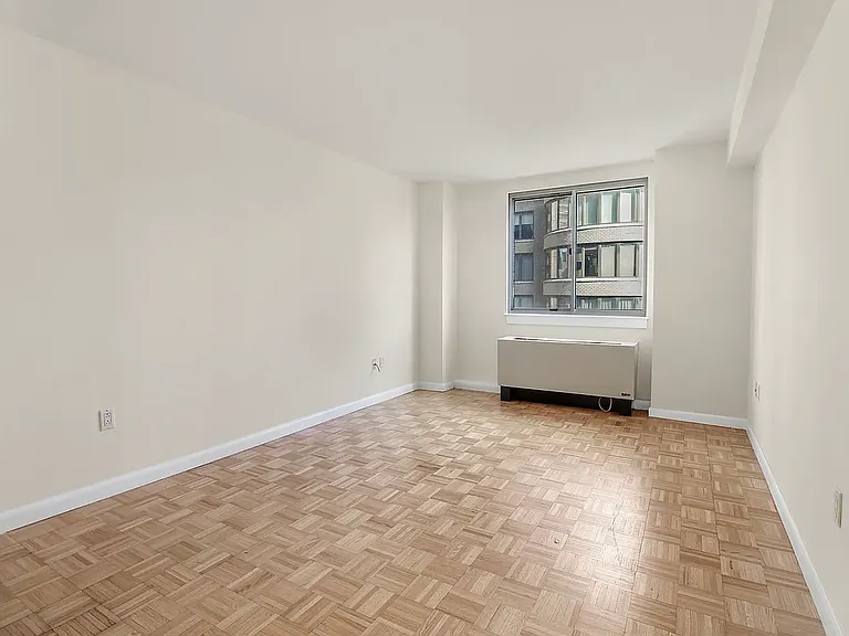 308 E 38th St #14B — Photo 7