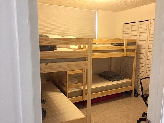 3rd image of 1623 Collins Ave APT 511