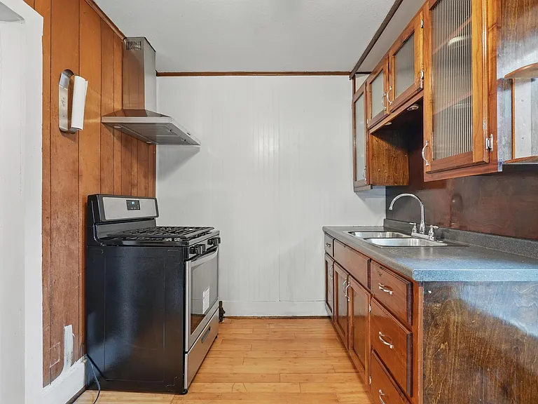 1102 S 15th St — Photo 19