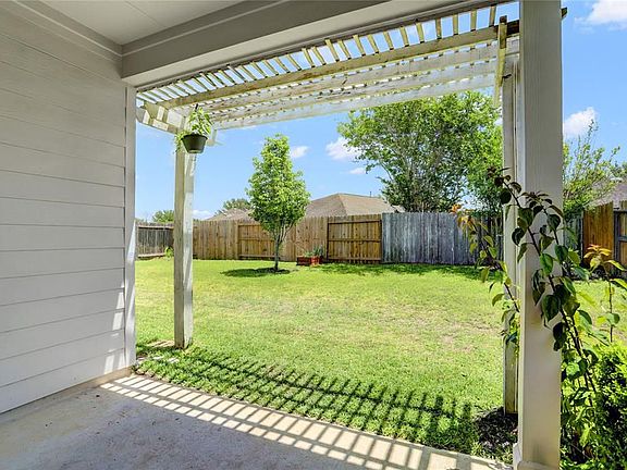 3rd image of 1011 Larkfield Dr