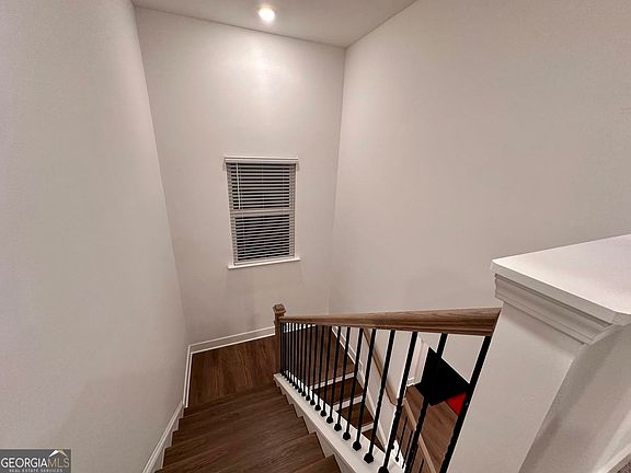 3rd image of 537 Hyde Ridge Trl