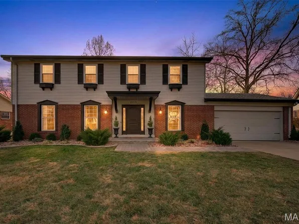 1209 Brushwood Cir, Ballwin, MO 63011