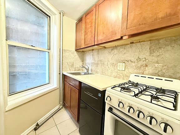 5th image of 305 E 105th St APT 3B